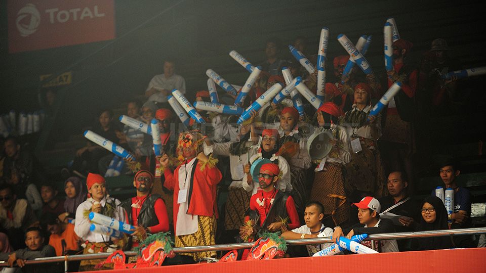 Suporter Indonesia di Istora Senayan. Copyright: © Ratno Prasetyo/INDOSPORT